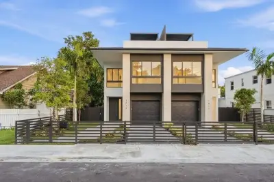 1017 SW 13th Ct, Miami: photo 1 of 43