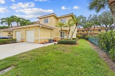 1727 Arezzo Cir, Boynton Beach: photo 1 of 33