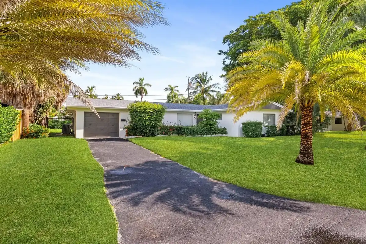 1341 SE 4th Ct, Deerfield Beach: photo 1 of 35
