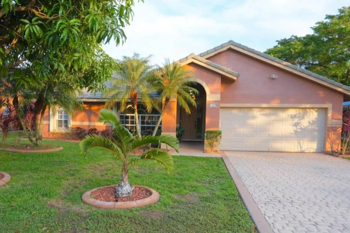 4555 NW 88th Ter, Coral Springs: photo 1 of 13