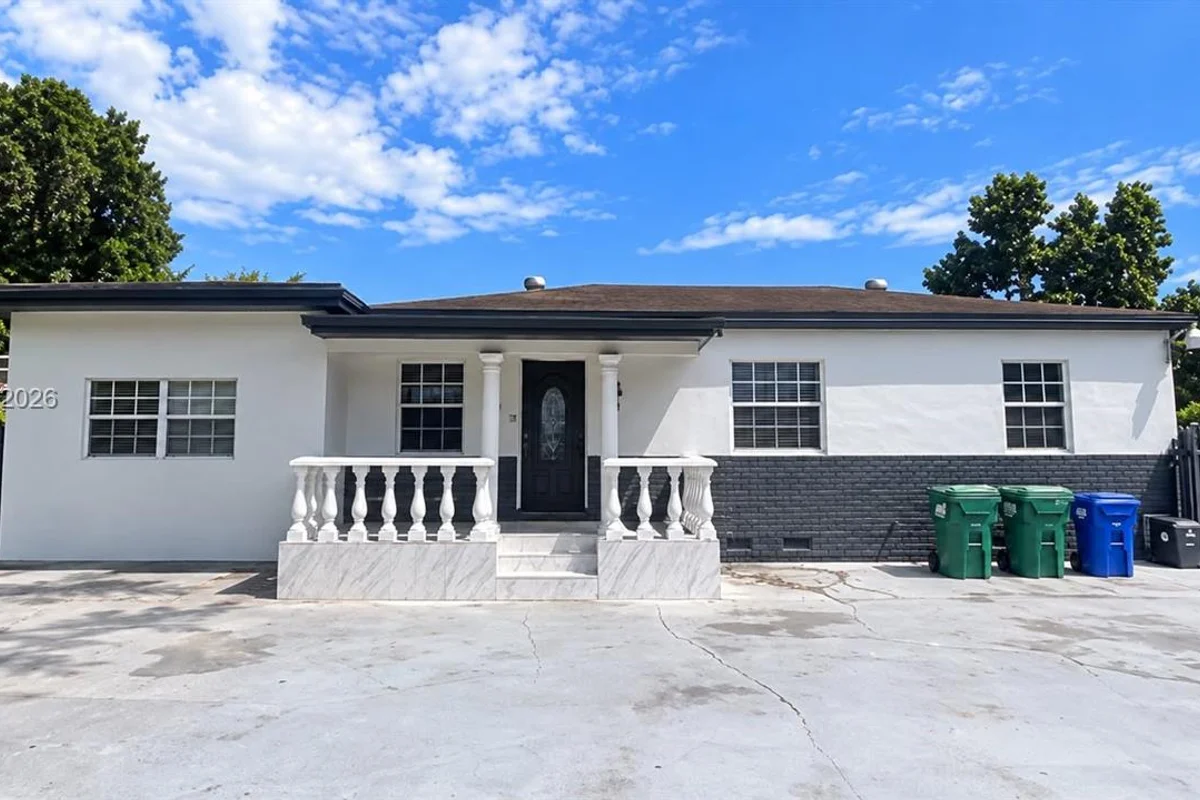 House in Miami: photo 1 of 16