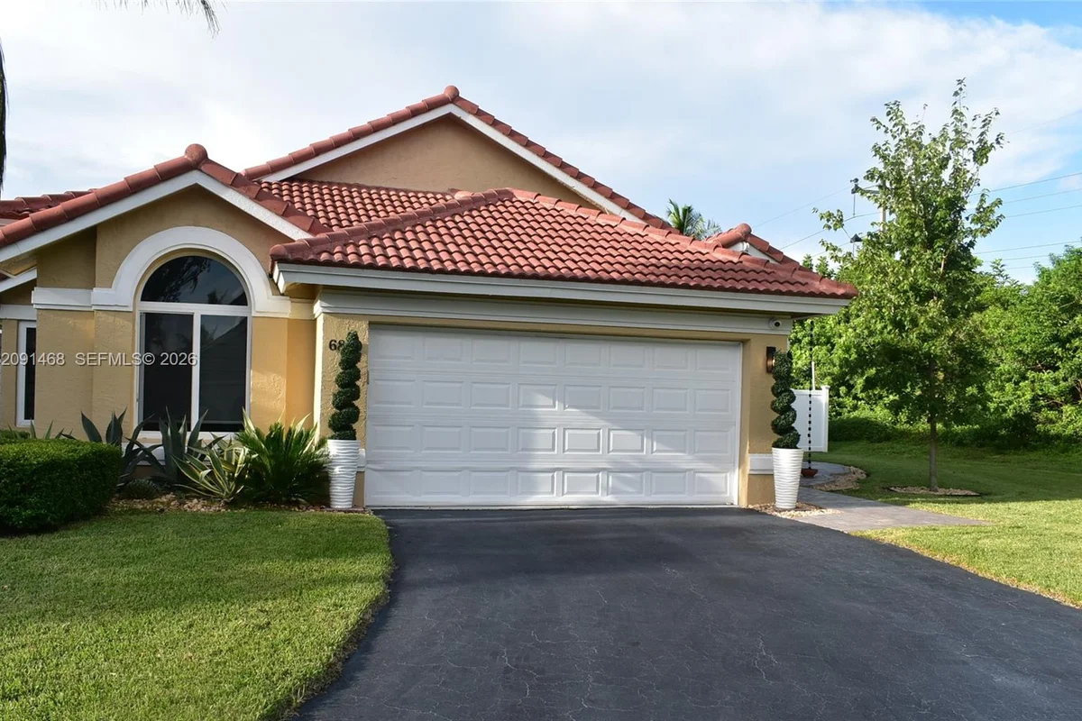 6810 NW 28th Pl, Margate: photo 1 of 15