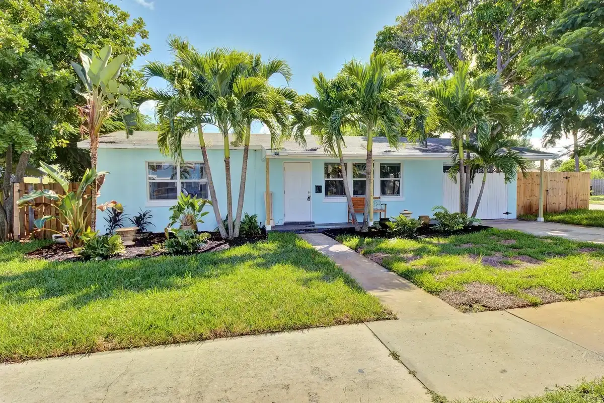 434 58th St, West Palm Beach: photo 1 of 11