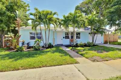 434 58th St, West Palm Beach: photo 1 of 11
