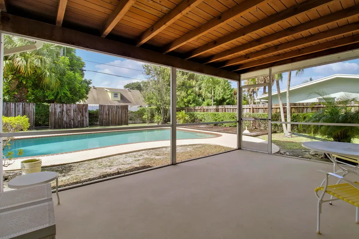 313 Balsam St, Palm Beach Gardens: photo 1 of 28
