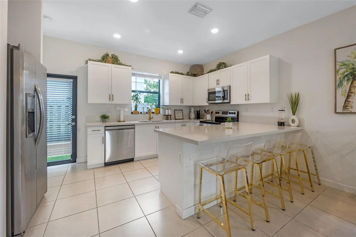 1622 SW 28th Ct, Fort Lauderdale: photo 1 of 25