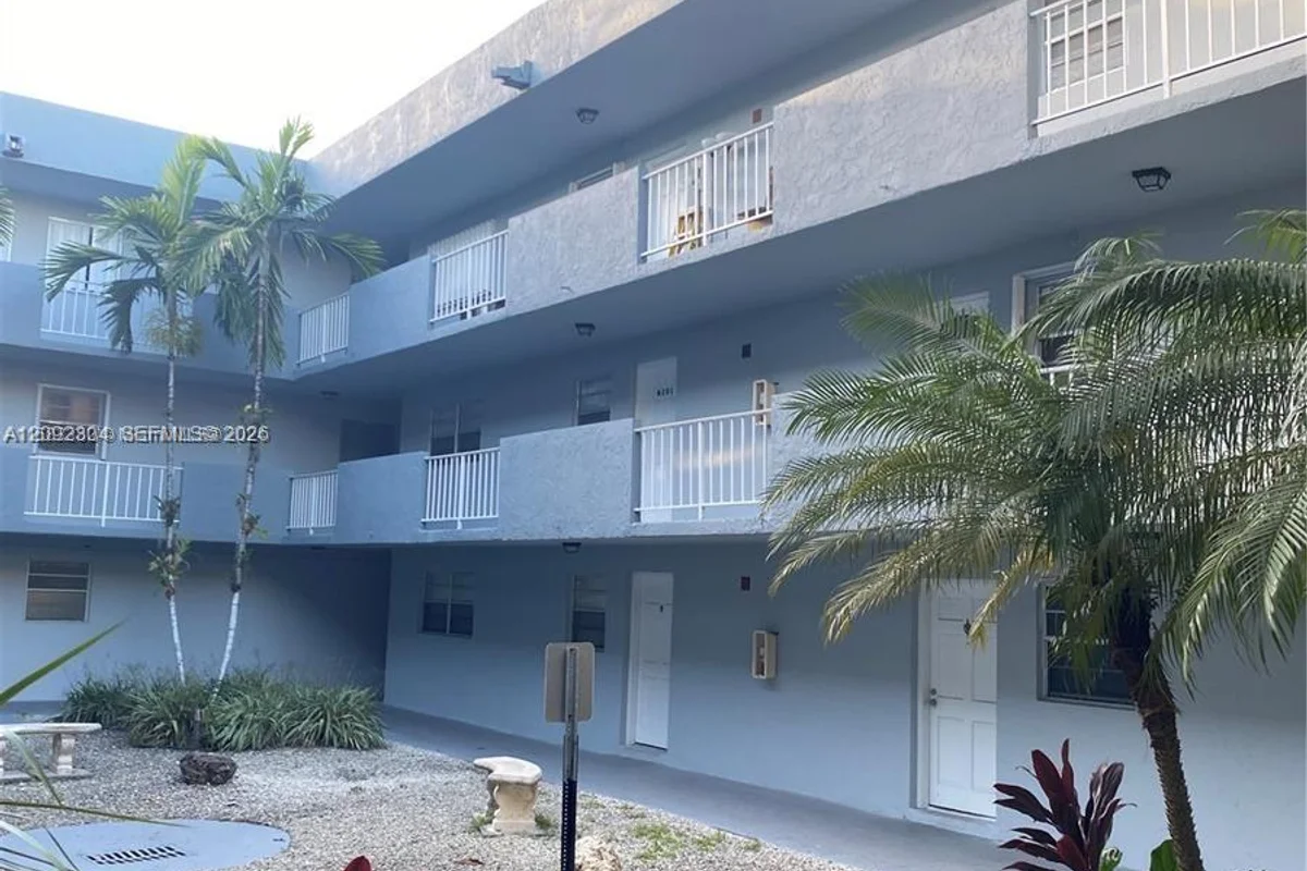 1735 W 60th St #M301, Hialeah: photo 1 of 29