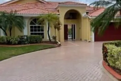 9978 N Springs Way, Coral Springs: photo 1 of 14