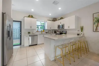 1622 SW 28th Ct, Fort Lauderdale: photo 1 of 25