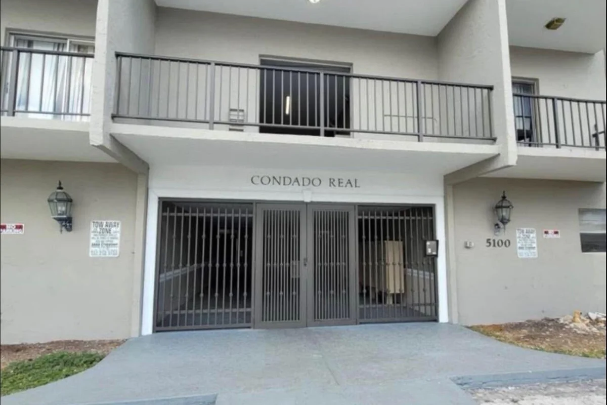 5100 SW 41st St #105, Hollywood: photo 1 of 9