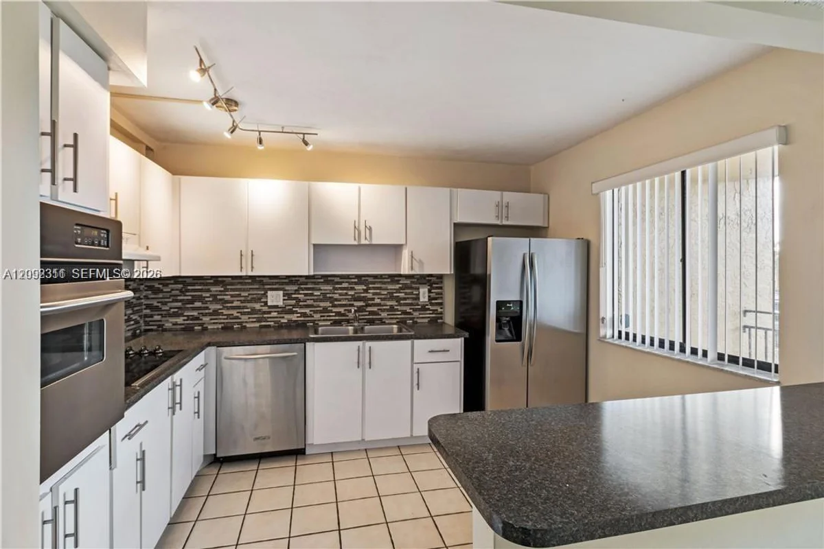 321 Lakeview Dr #204, Weston: photo 1 of 17