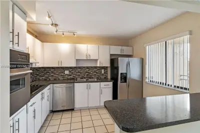 321 Lakeview Dr #204, Weston: photo 1 of 17