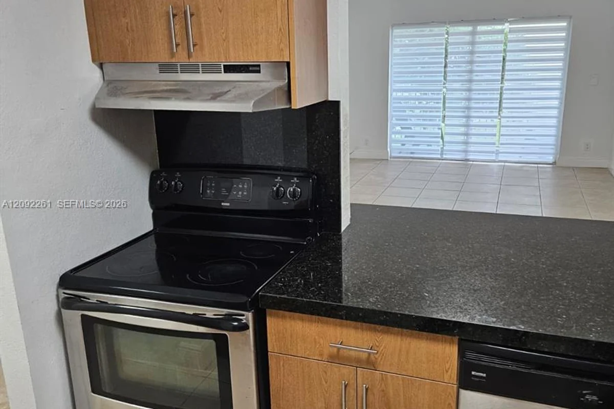 5201 Geneva Way #201, Doral: photo 1 of 16