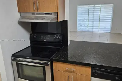 5201 Geneva Way #201, Doral: photo 1 of 16
