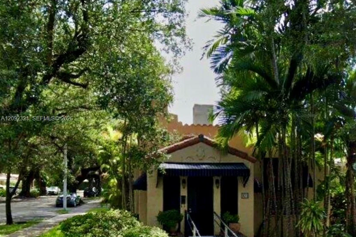 825 Madrid St, Coral Gables: photo 1 of 7