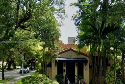 825 Madrid St, Coral Gables: photo 1 of 7