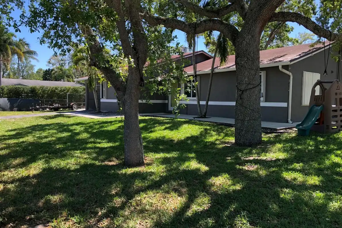 2608 SW 45th St, Dania Beach: photo 1 of 14