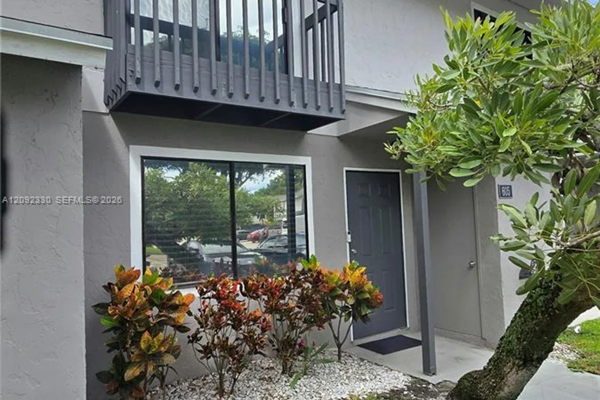 605 Riverside Dr, Greenacres: photo 1 of 3