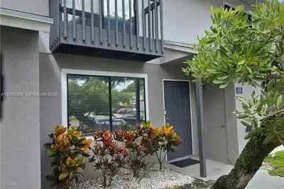 605 Riverside Dr, Greenacres: photo 1 of 3