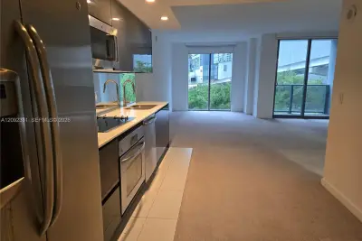 31 SE 6th St #503, Miami: photo 1 of 20