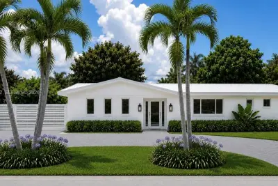 House in Coral Gables: photo 1 of 18