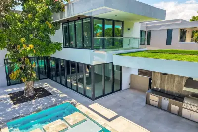 125 SW 29th Rd, Miami: photo 1 of 73