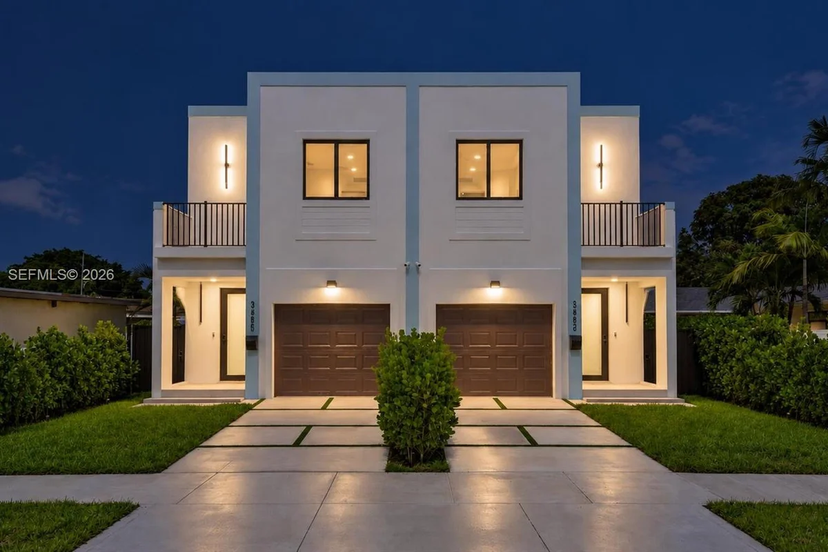 3453 NW 4th St, Miami: photo 1 of 46