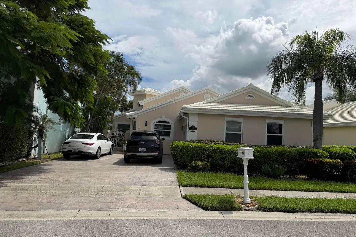 1101 Wilshire Cir E, Pembroke Pines: photo 1 of 43