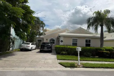 1101 Wilshire Cir E, Pembroke Pines: photo 1 of 43