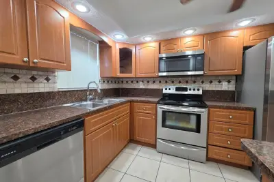 5860 NW 44th St #502, Lauderhill: photo 1 of 35