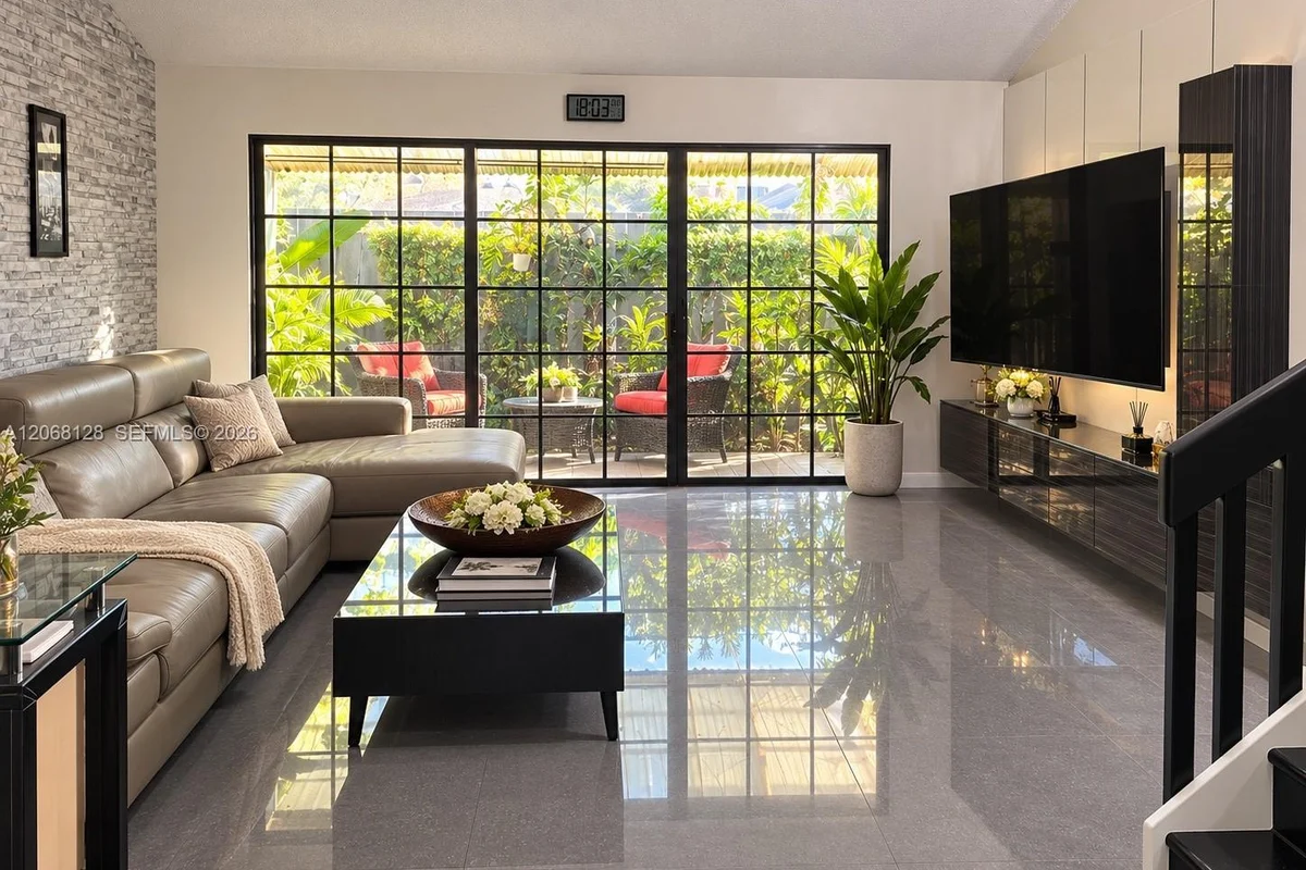 1443 Amanda St, Hollywood: photo 1 of 4