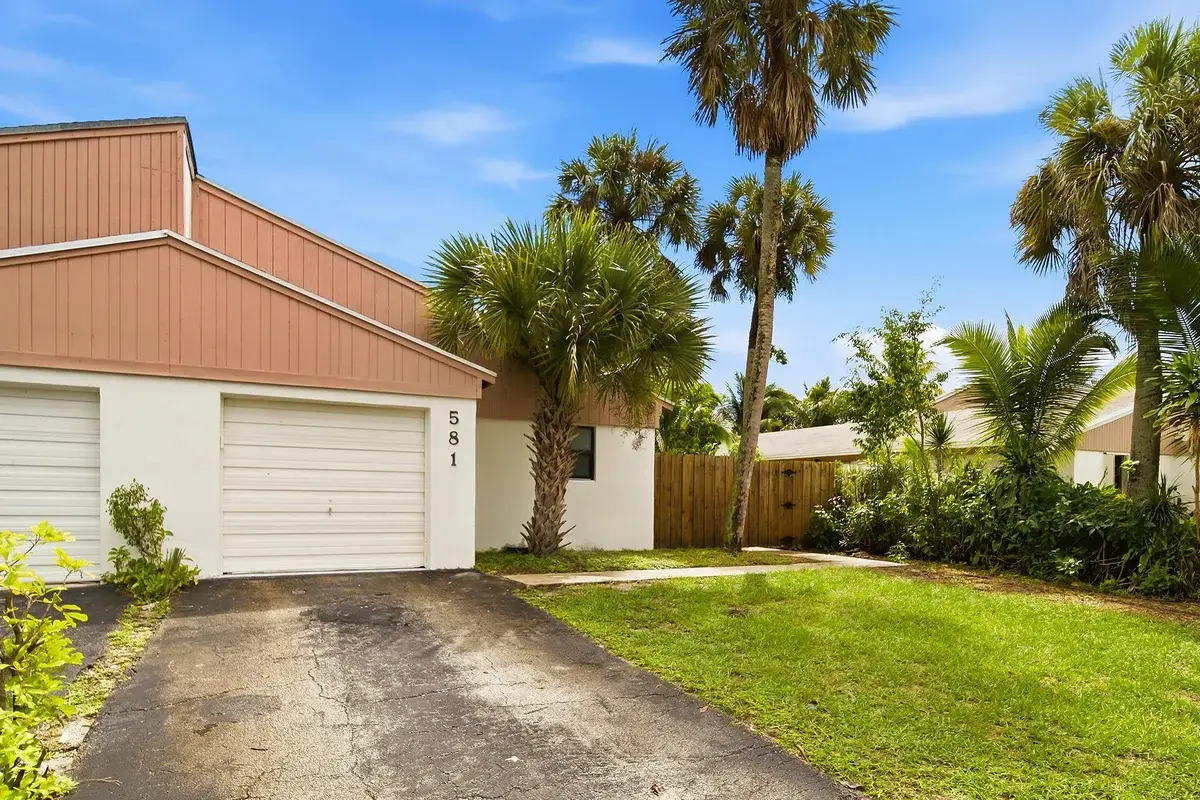 581 NW 47th Ave, Delray Beach: photo 1 of 34