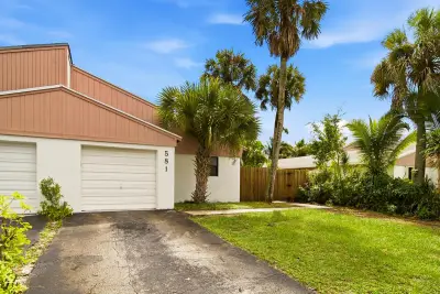 581 NW 47th Ave, Delray Beach: photo 1 of 34
