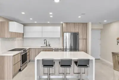 19390 Collins Ave #421, Sunny Isles Beach: photo 1 of 15