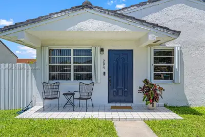294 NW 134th Ct, Miami: photo 1 of 35