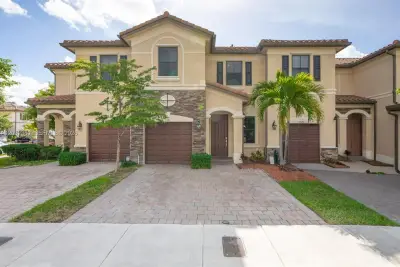 3316 W 91st Ter, Hialeah: photo 1 of 47