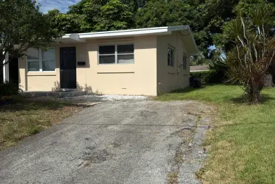 307 Northlake Dr, North Palm Beach: photo 1 of 15