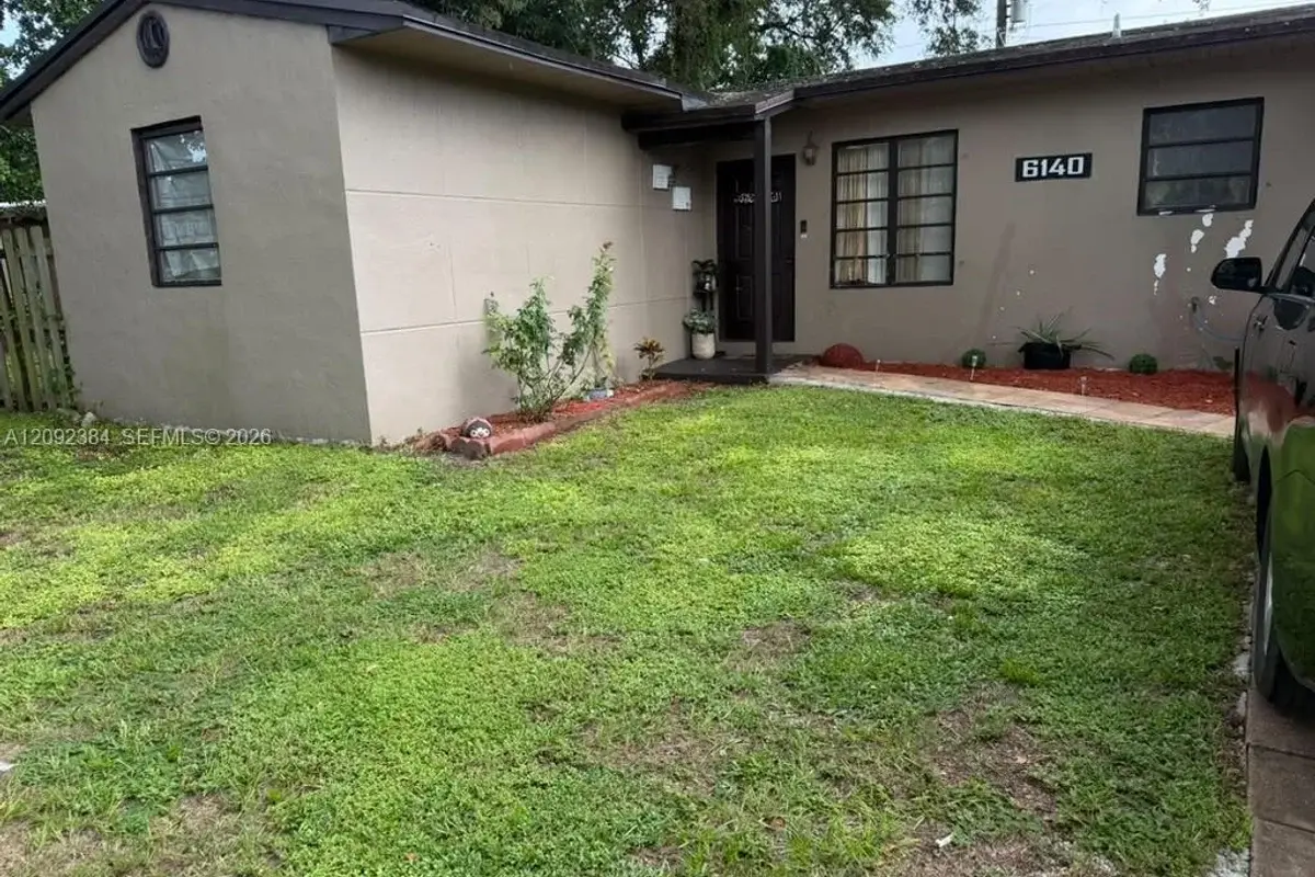 House in Hollywood: photo 1 of 14