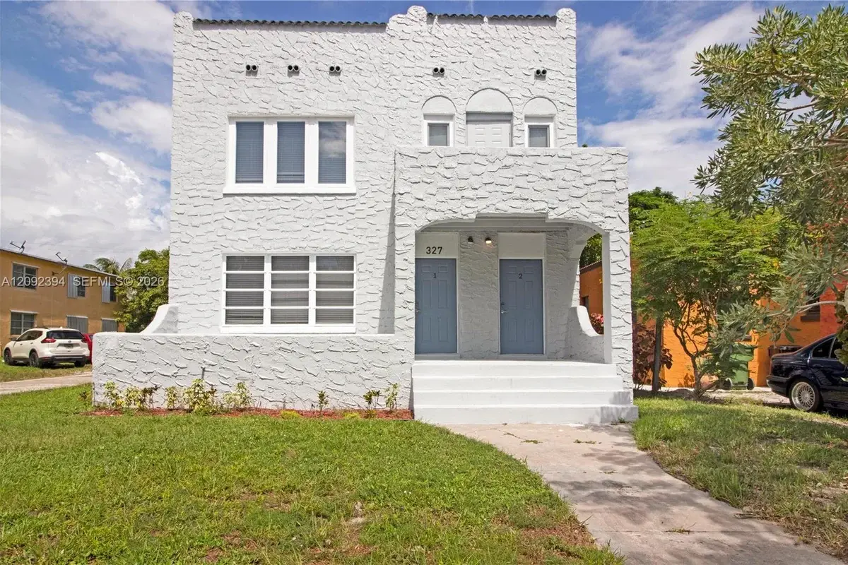 327 SW 20th St, Fort Lauderdale: photo 1 of 13