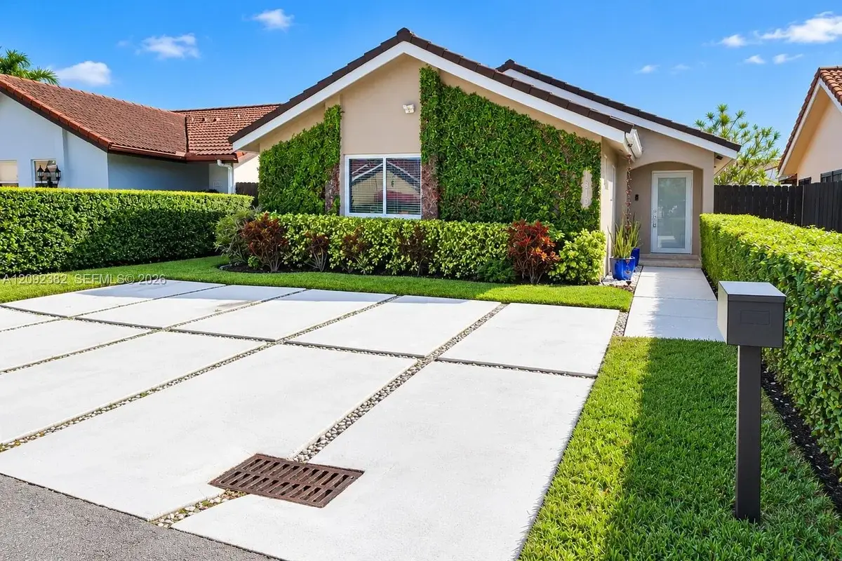11312 SW 25 Ter, Miami: photo 1 of 19
