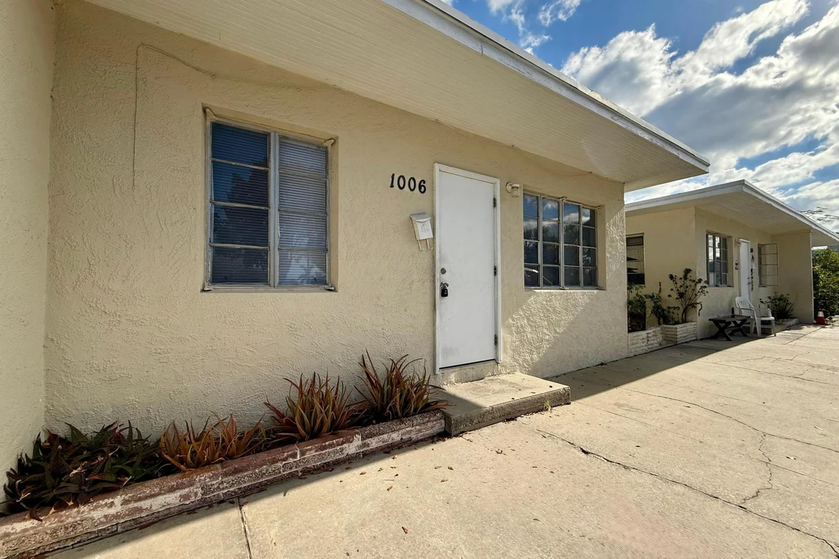 1006 2nd Ave N, Lake Worth Beach: photo 1 of 12