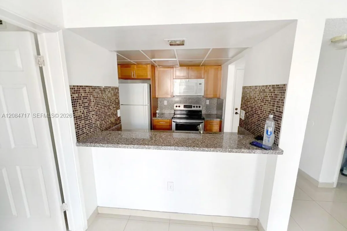 6995 NW 186th St #E211, Hialeah: photo 1 of 22