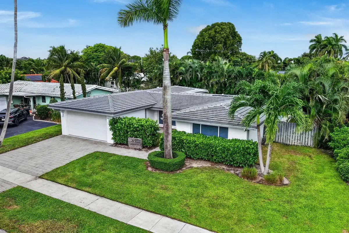 2141 NE 62nd Ct, Fort Lauderdale: photo 1 of 59