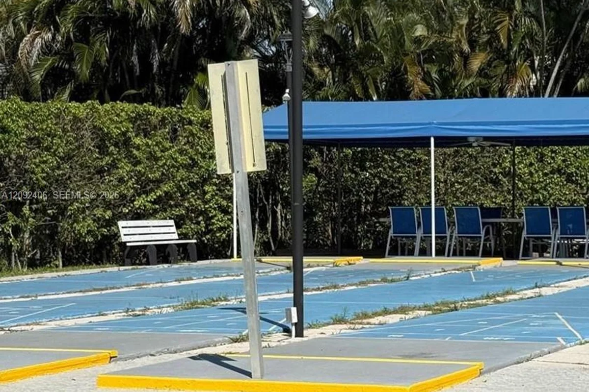 400 S Hollybrook Dr #305, Pembroke Pines: photo 1 of 21
