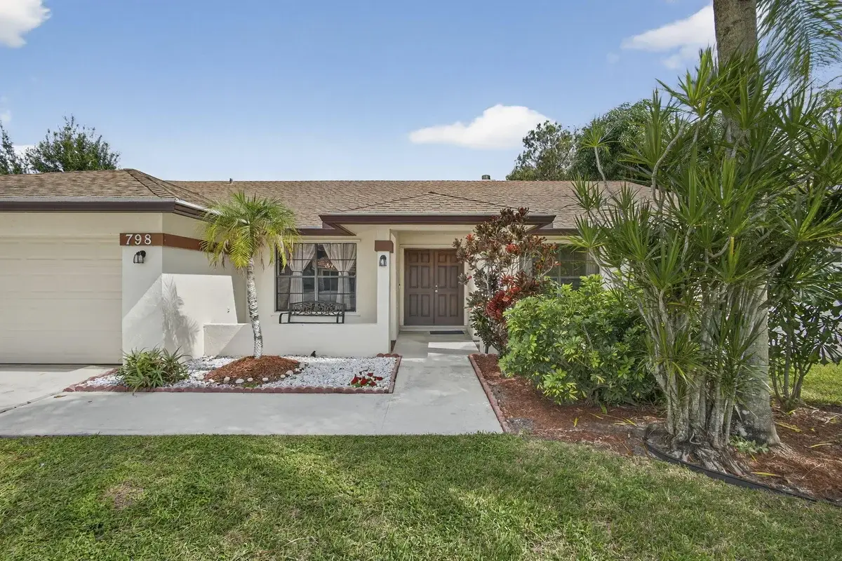 798 Blueberry Dr, Wellington: photo 1 of 77