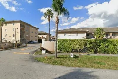 8851 NW 119th St #6113, Hialeah Gardens: photo 1 of 5