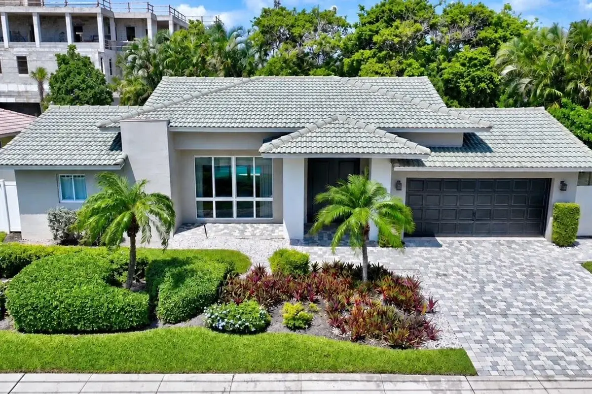 3841 NE 6th Dr, Boca Raton: photo 1 of 36