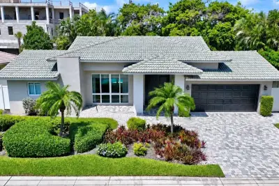 3841 NE 6th Dr, Boca Raton: photo 1 of 36