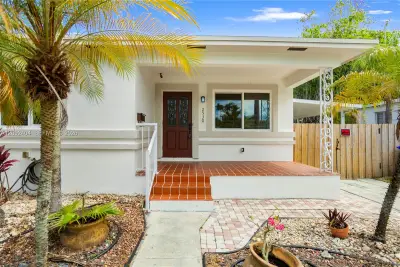 2530 Fillmore St, Hollywood: photo 1 of 25