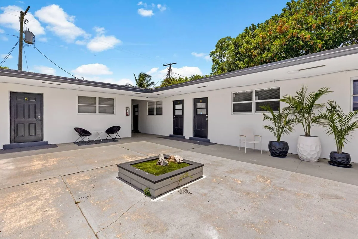 1826 Sherman St #8, Hollywood: photo 1 of 13